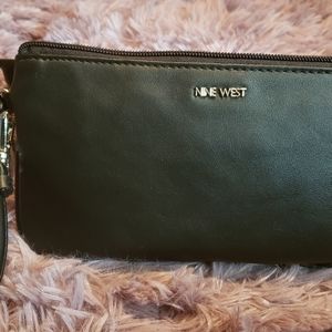 Nine West Table Treasures Wristlet